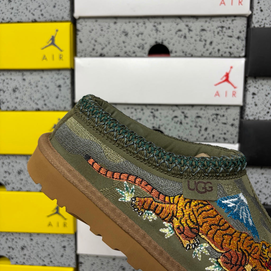 UGG Dragon & Tiger Embroidered Slip-On Shoes – Green | 2553