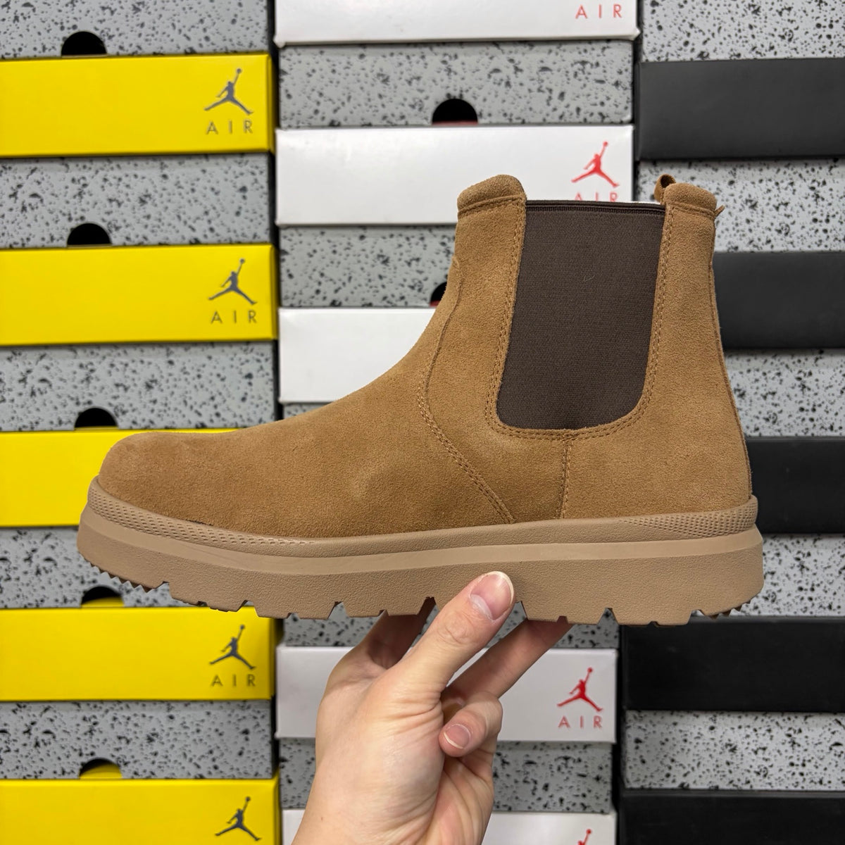 UGG Chunky-Sole Chelsea Boots – Chestnut | 2050