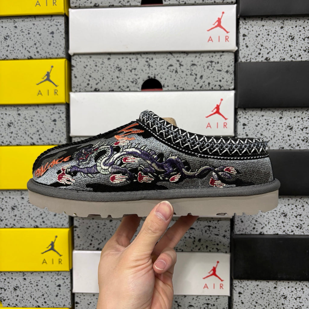 UGG Dragon & Tiger Embroidered Slip-On Shoes – Black | 2553