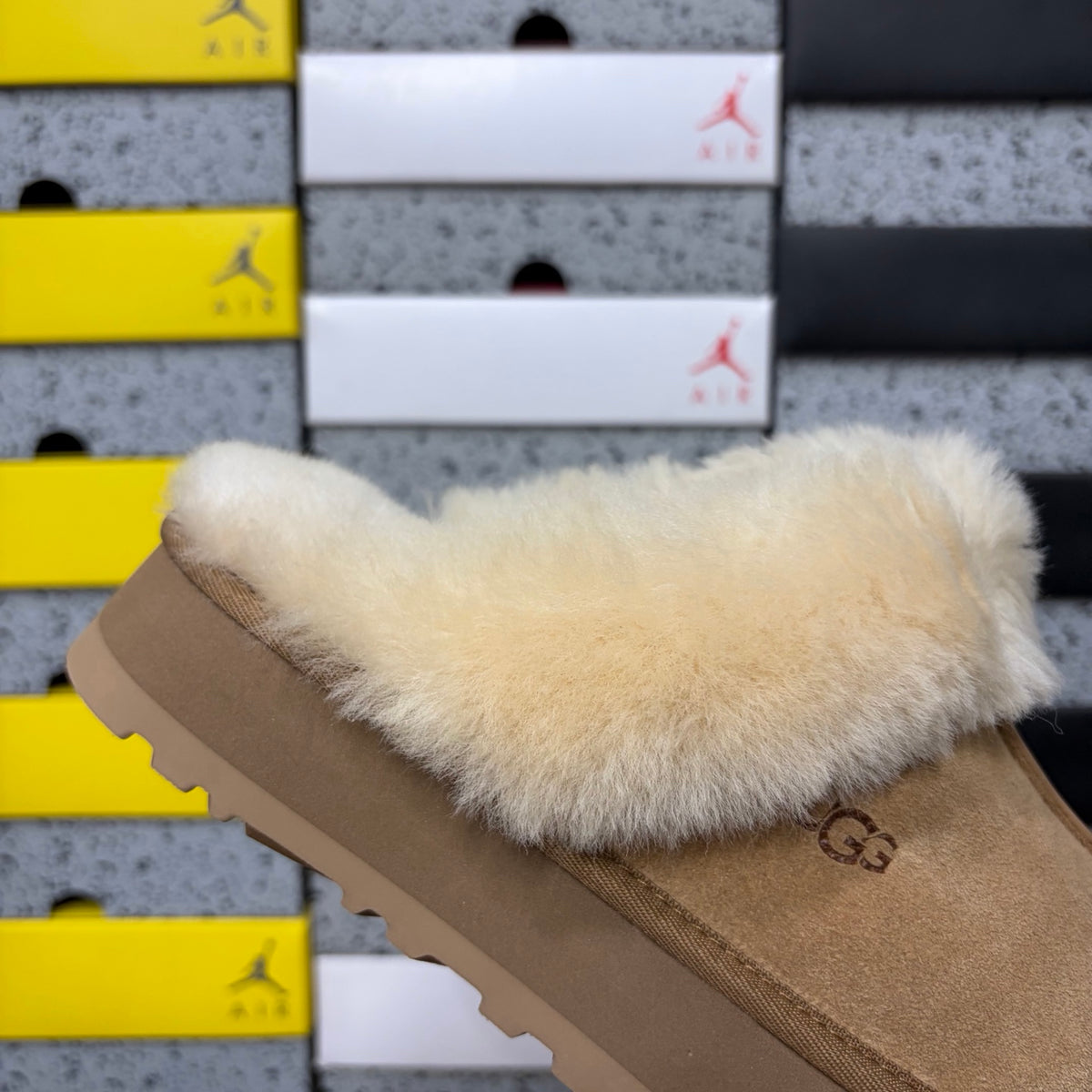 UGG Platform Slippers in Chestnut with Fluffy Collar – 3 cm