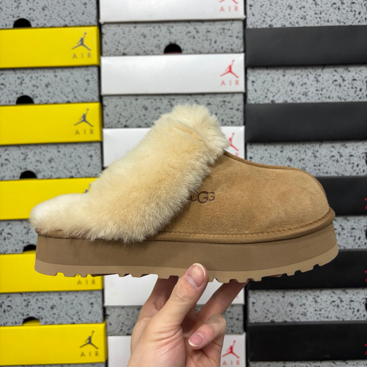 UGG Platform Slippers in Chestnut with Fluffy Collar – 3 cm