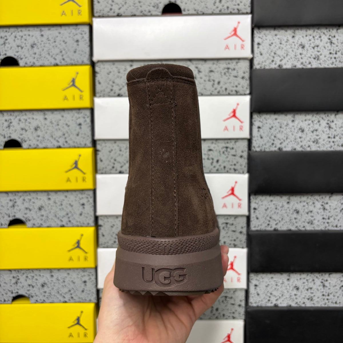 UGG Chunky-Sole Chelsea Boots – Chocolate | 2050