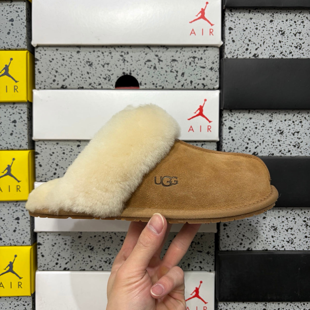 UGG Fluffy-Collar Mule Slippers – Chestnut | 2550