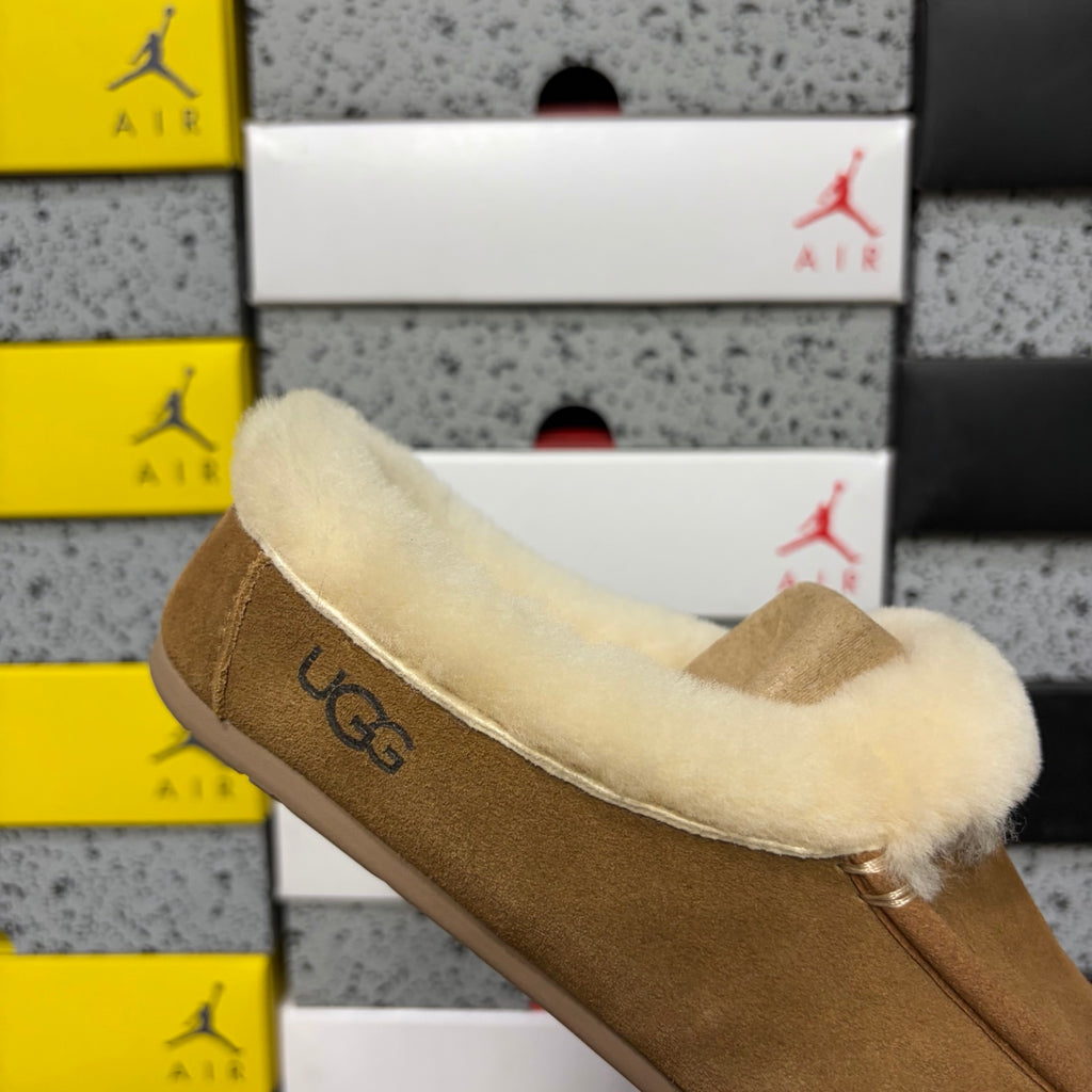 UGG Fluffy-Collar Moccasin Slippers – Chestnut | W1171391