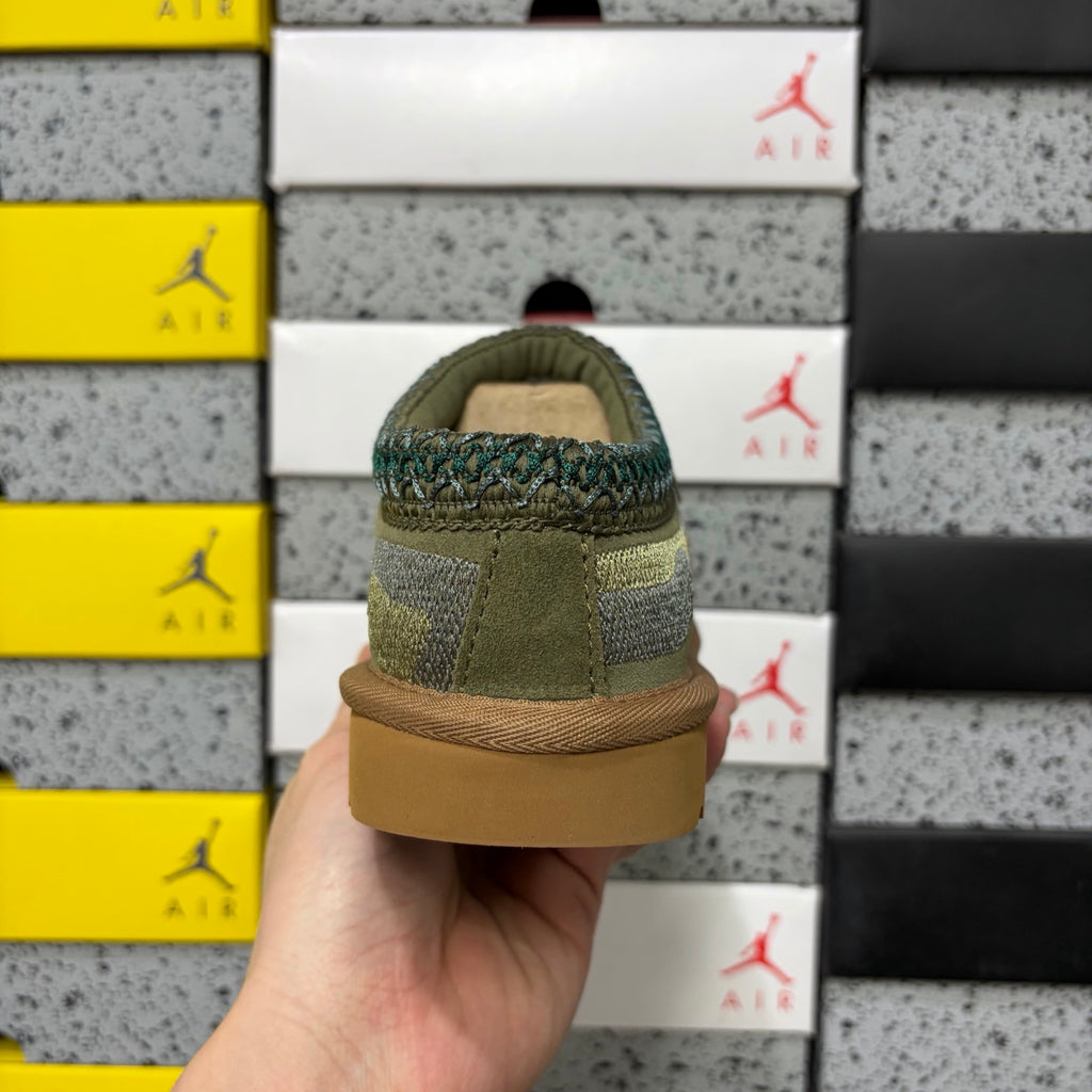 UGG Dragon & Tiger Embroidered Slip-On Shoes – Green | 2553