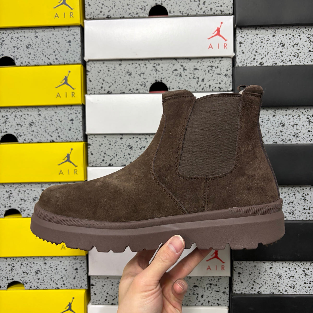 UGG Chunky-Sole Chelsea Boots – Chocolate | 2050