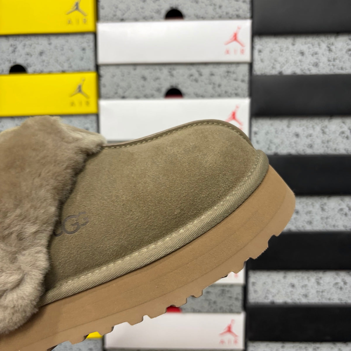 UGG Platform Slippers in Antelope Brown with Fluffy Collar – 3 cm