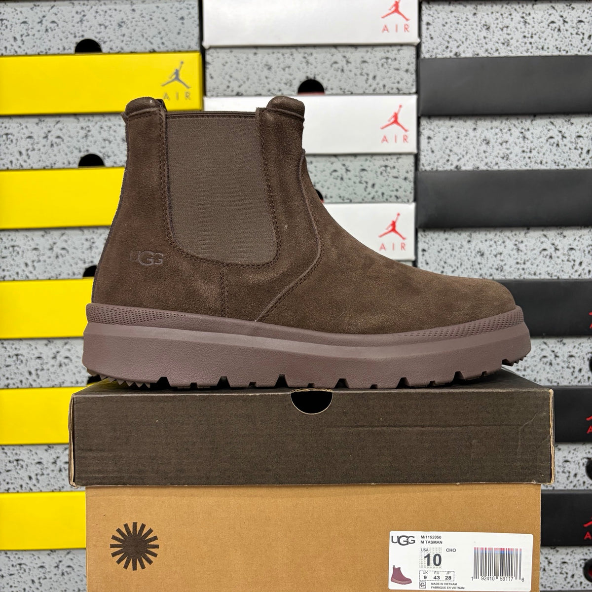 UGG Chunky-Sole Chelsea Boots – Chocolate | 2050