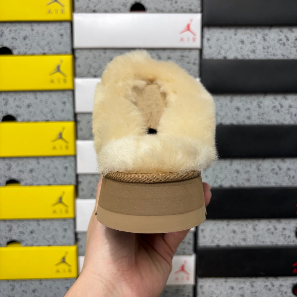 UGG Platform Slippers in Chestnut with Fluffy Collar – 3 cm