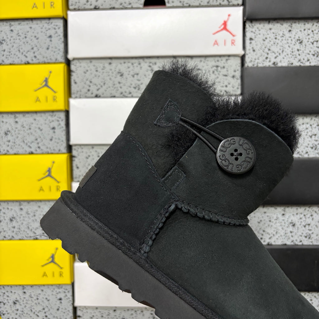 UGG Button-Detail Short Boots – Black