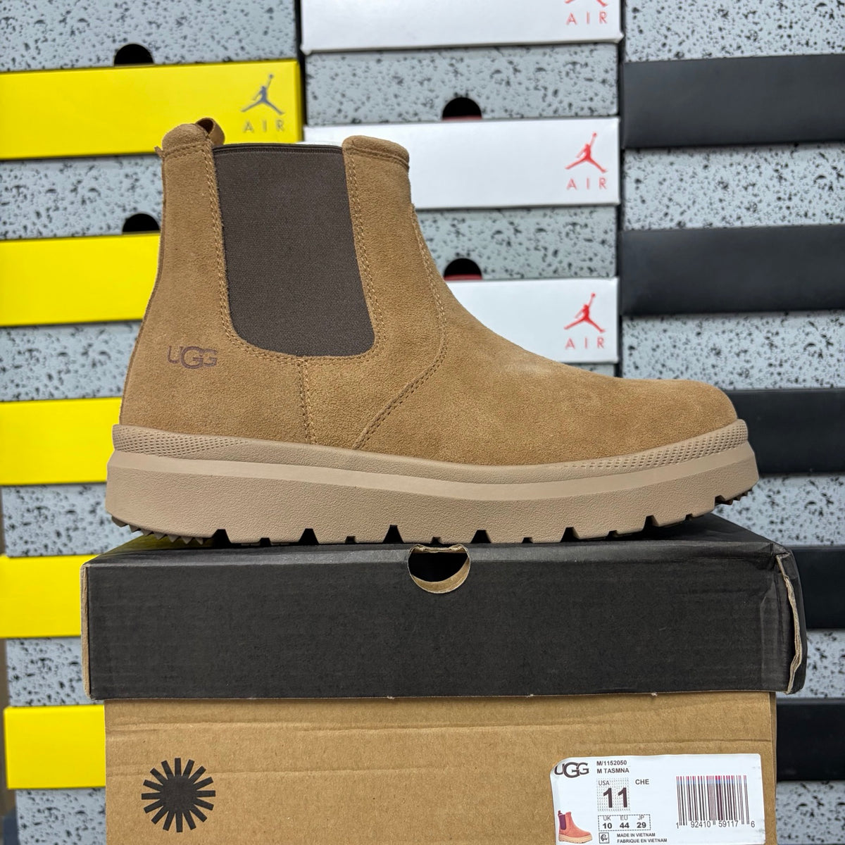 UGG Chunky-Sole Chelsea Boots – Chestnut | 2050