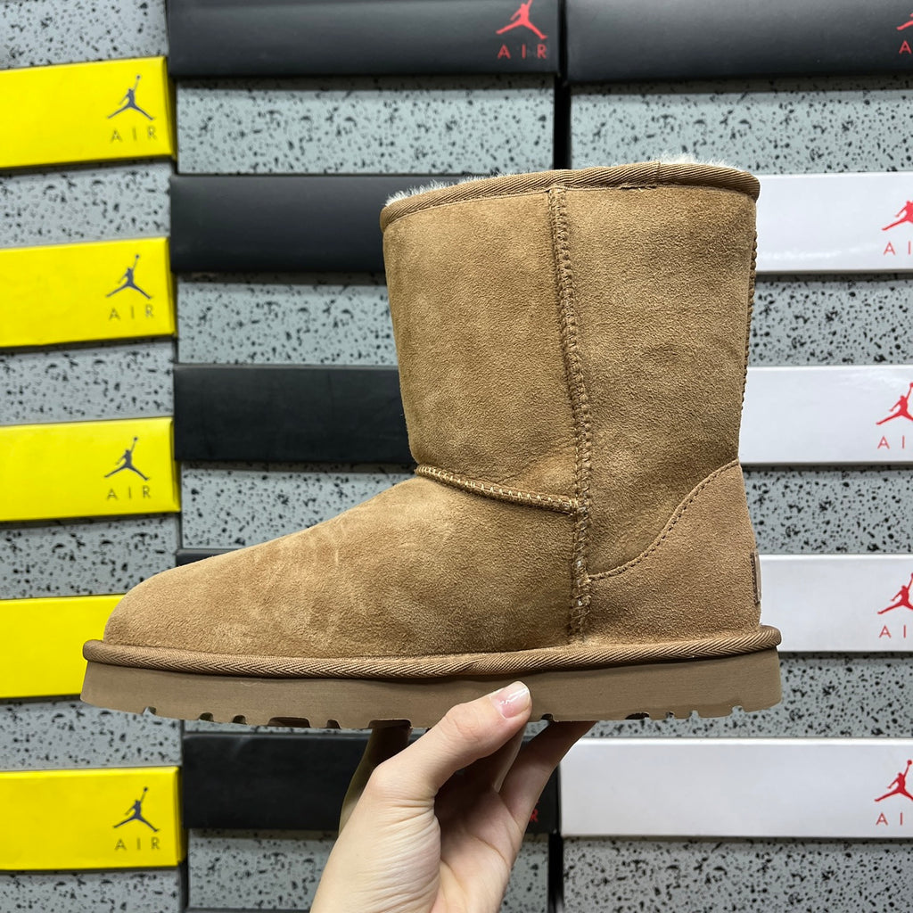 UGG Classic Short Boots – Chestnut