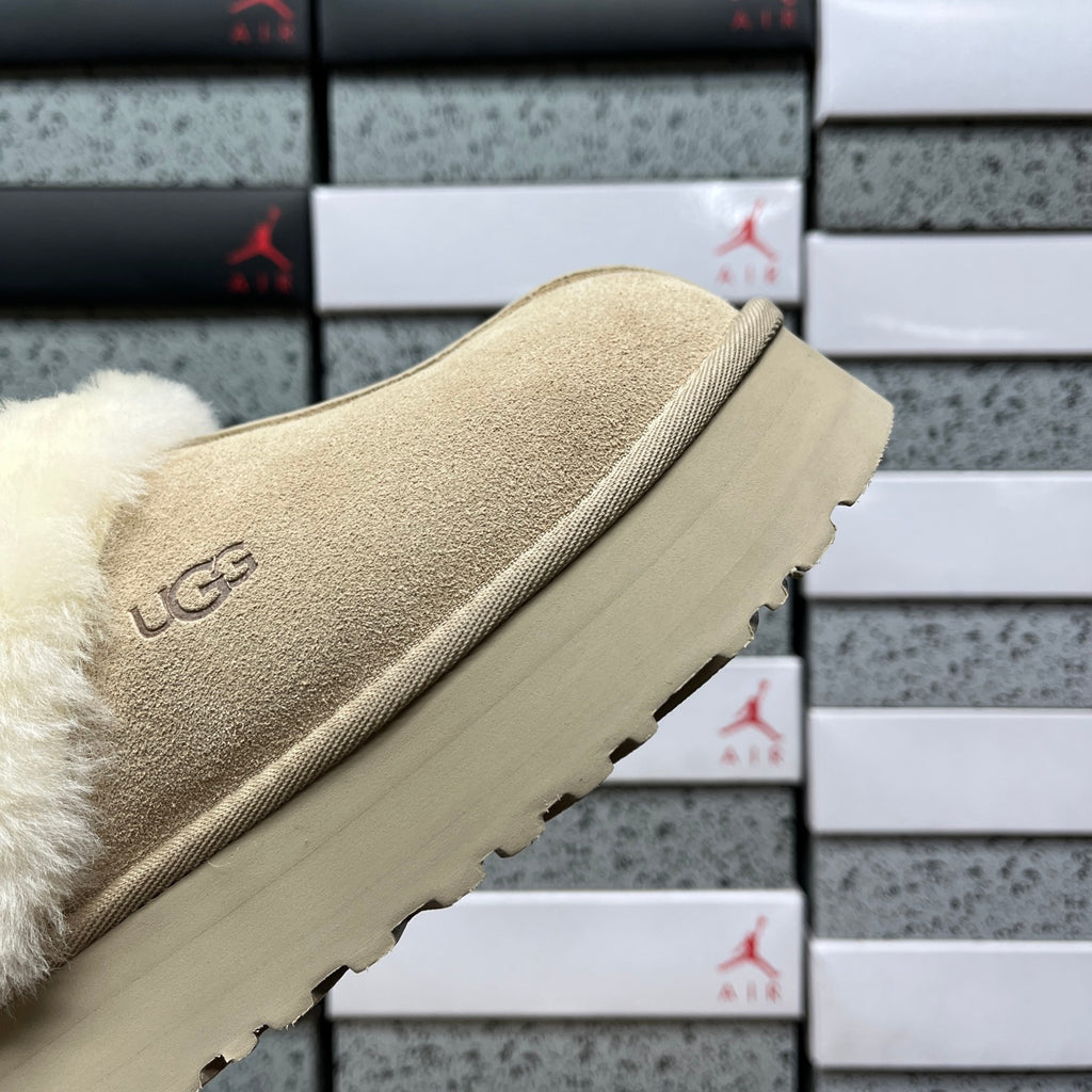 UGG Platform Slippers – Sand & Cream