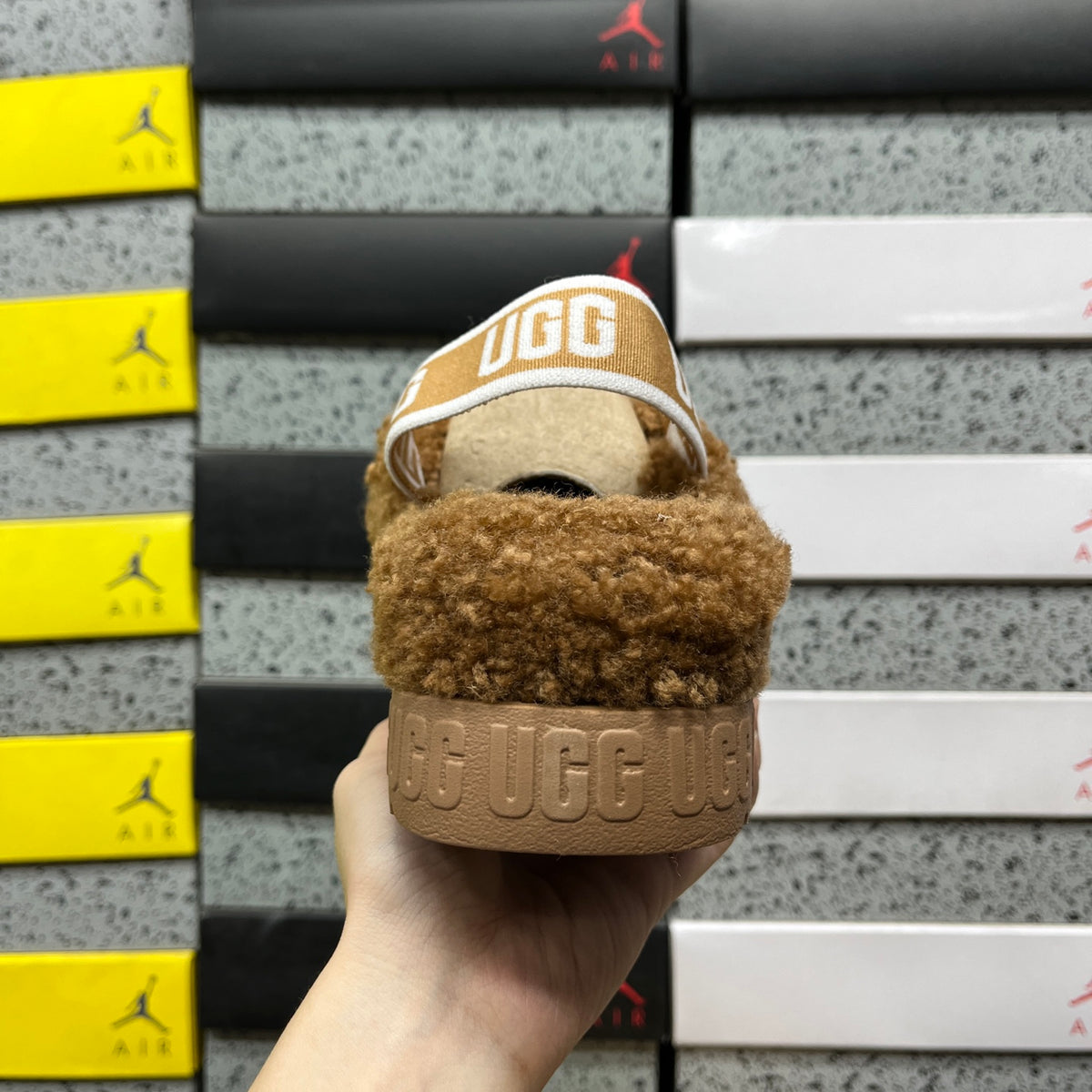 UGG Fluffy Cross-Strap Platform Slippers – Chestnut | 1191135