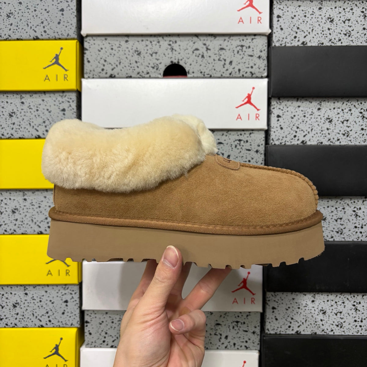 UGG Fluffy-Collar Slip-On Slippers – Chestnut | 4810-3