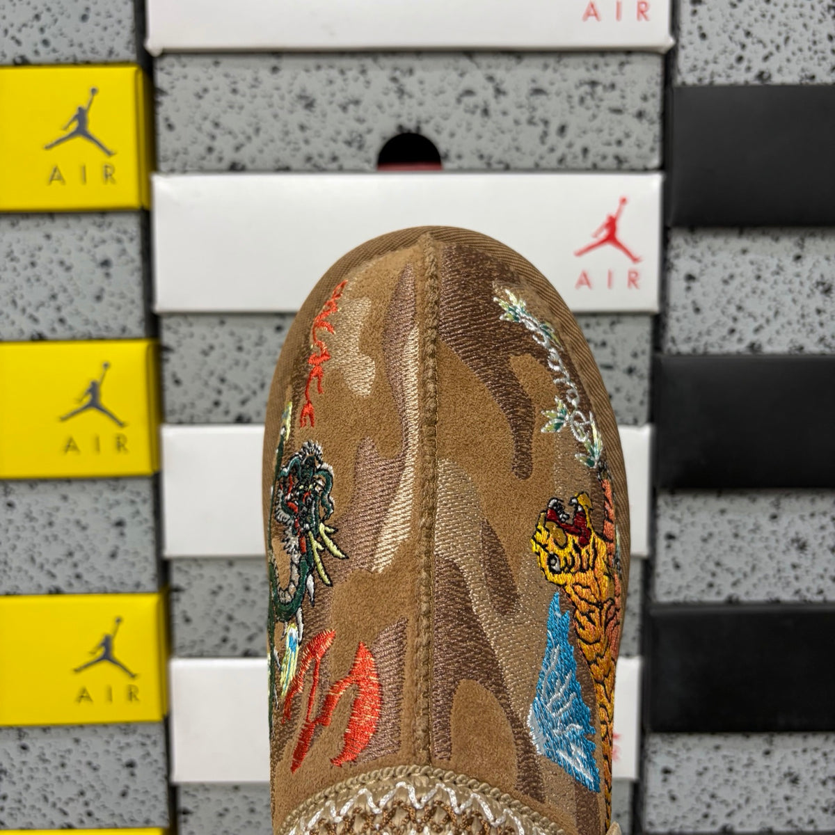 UGG Dragon & Tiger Embroidered Slip-On Shoes – Chestnut | 2553