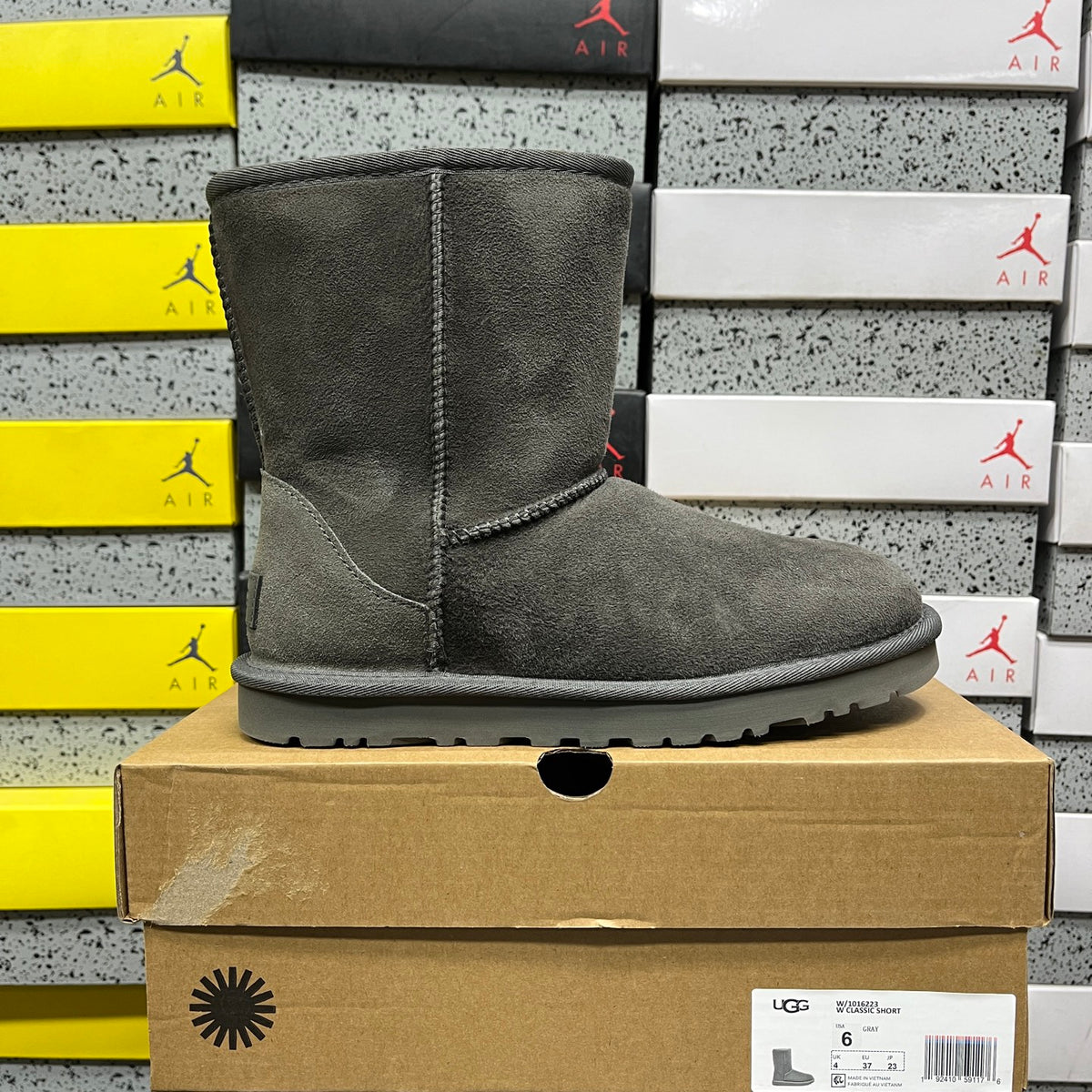 UGG Classic Short Boots – Grey
