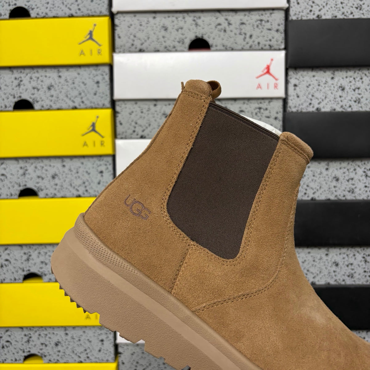 UGG Chunky-Sole Chelsea Boots – Chestnut | 2050