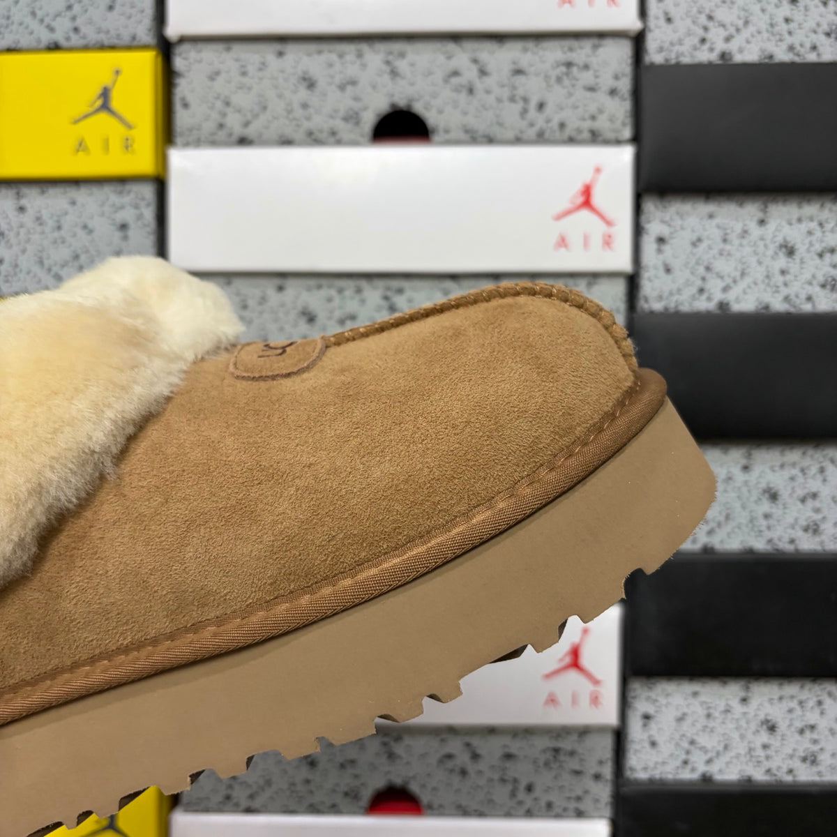 UGG Fluffy-Collar Slip-On Slippers – Chestnut | 4810-3