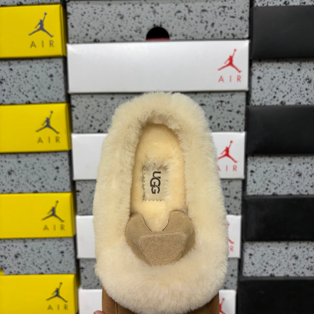UGG Fluffy-Collar Moccasin Slippers – Chestnut | W1171391