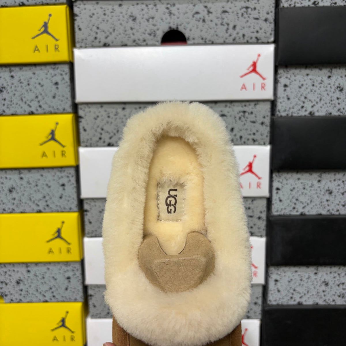 UGG Fluffy-Collar Moccasin Slippers – Chestnut | W1171391