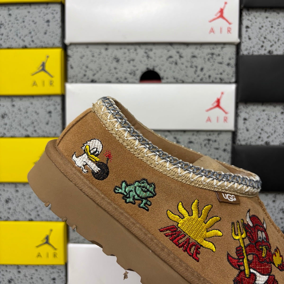 UGG Cartoon Embroidered Slip-On Shoes – Chestnut | 2553