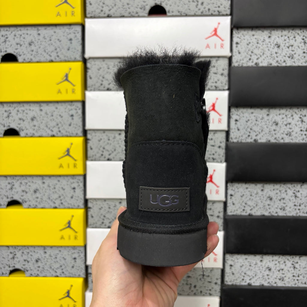 UGG Button-Detail Short Boots – Black