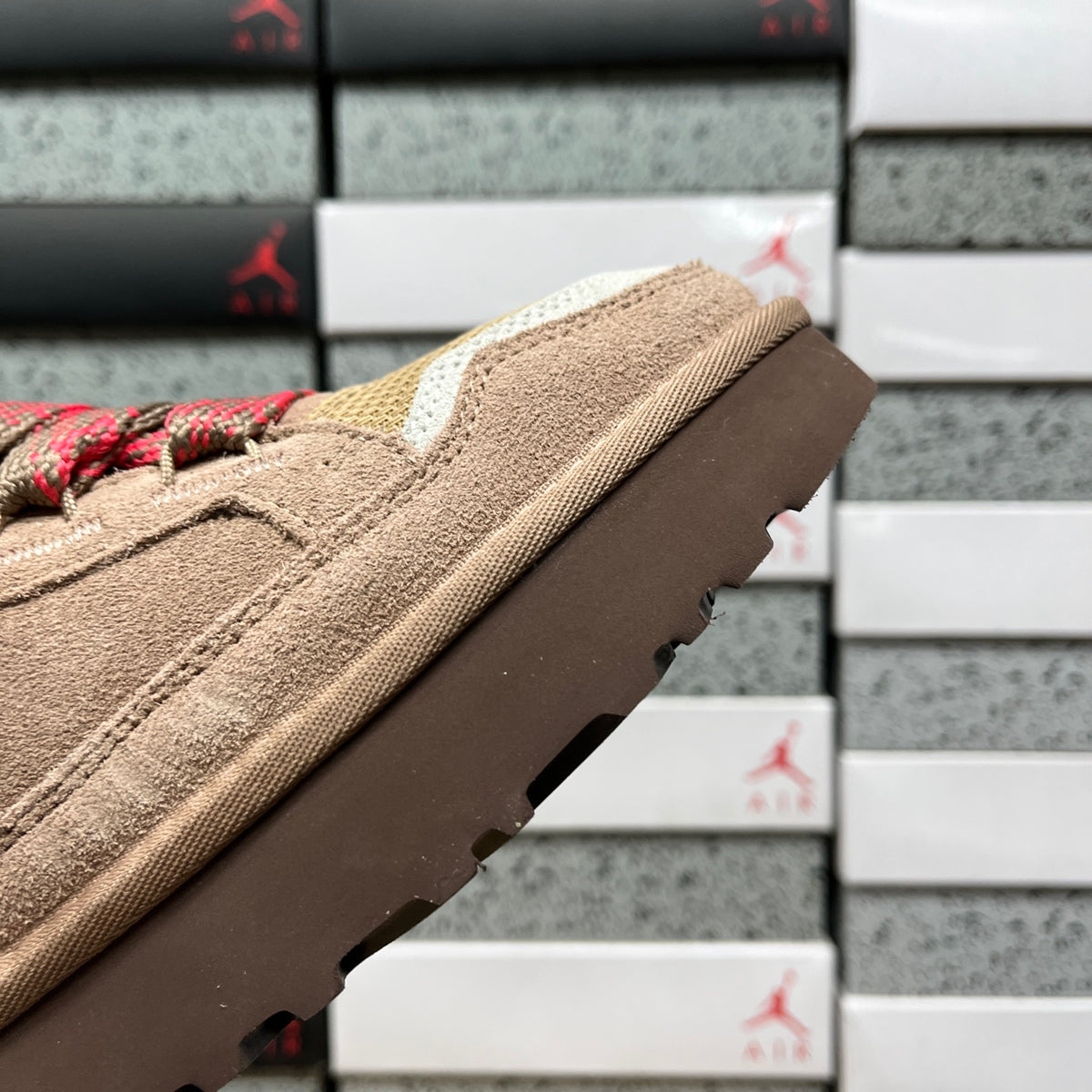 UGG Lowmel Lace-Up Shoes – Brown & Pink