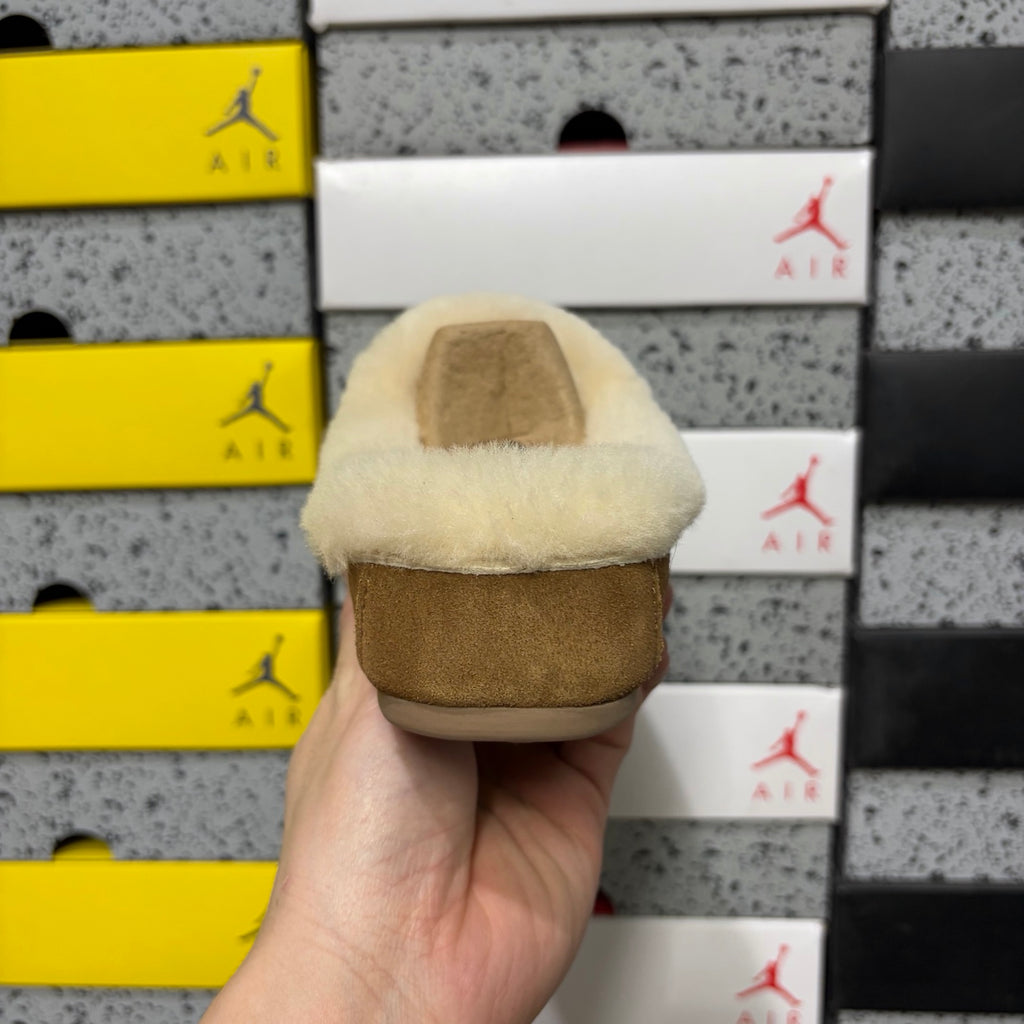 UGG Fluffy-Collar Moccasin Slippers – Chestnut | W1171391