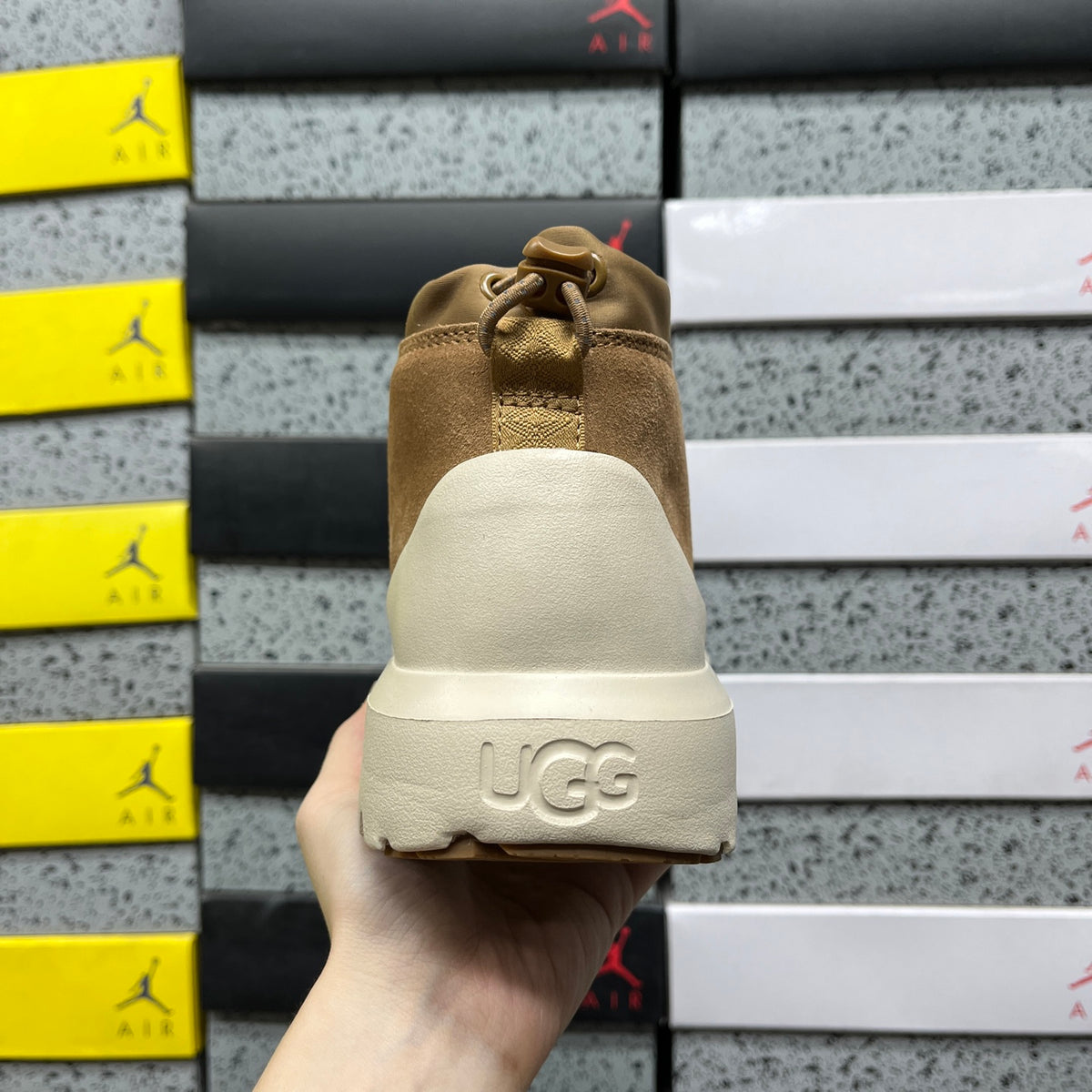 UGG Neumel Lace-Up Boots – Chestnut & Cream