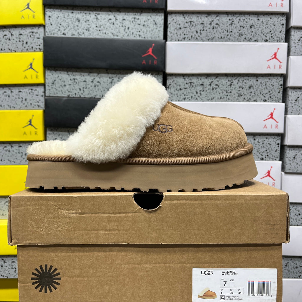 UGG Platform Slippers – Chestnut & Cream