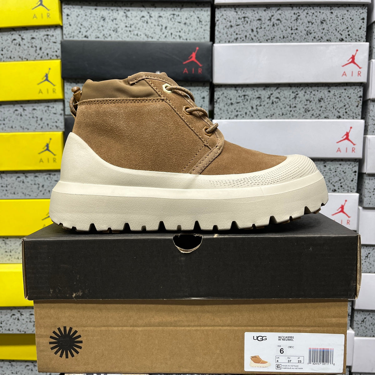 UGG Neumel Lace-Up Boots – Chestnut & Cream