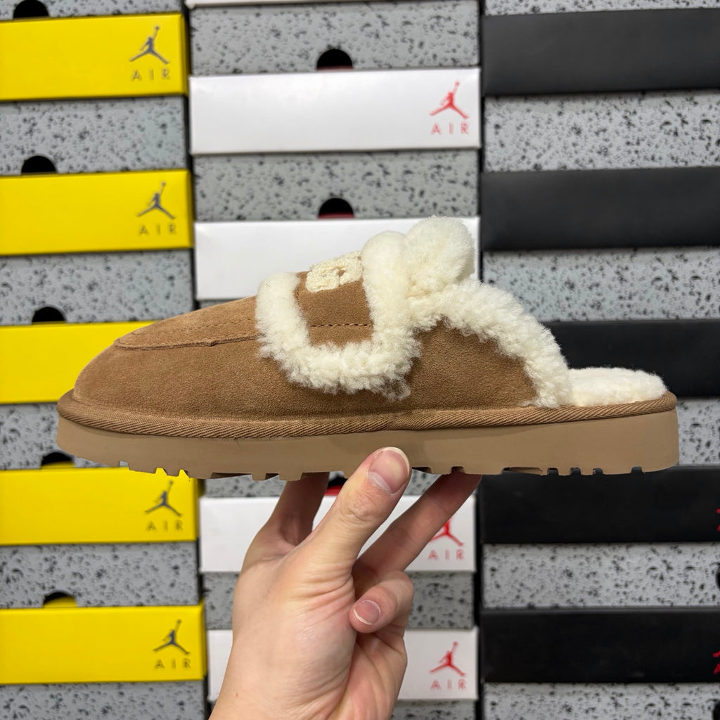 UGG Embroidered Mule Slippers – Chestnut | 5095