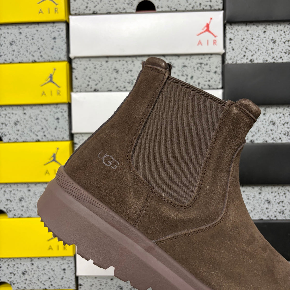 UGG Chunky-Sole Chelsea Boots – Chocolate | 2050