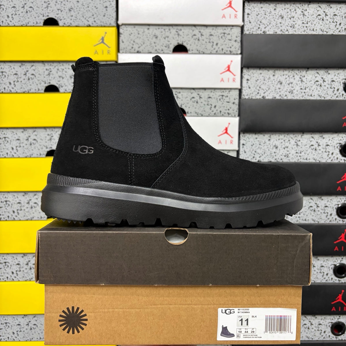 UGG Chunky-Sole Chelsea Boots – Black | 2050