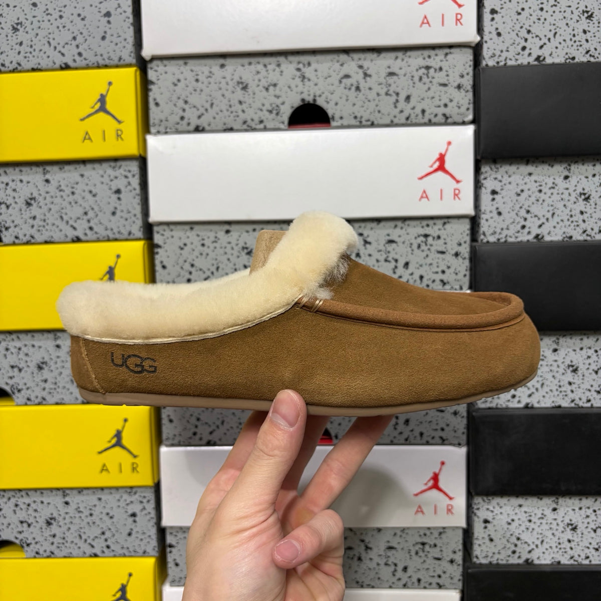 UGG Fluffy-Collar Moccasin Slippers – Chestnut | W1171391