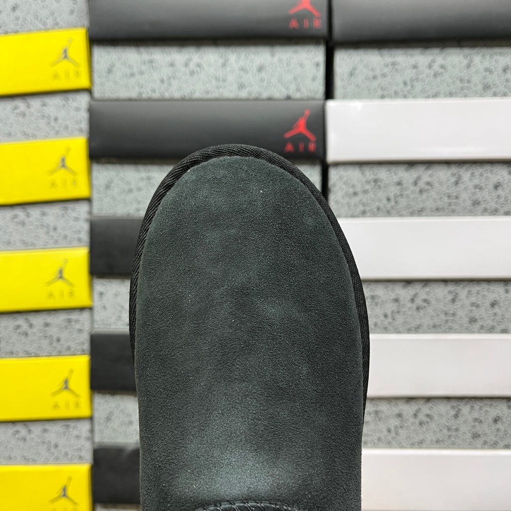UGG Classic Short Boots – Black
