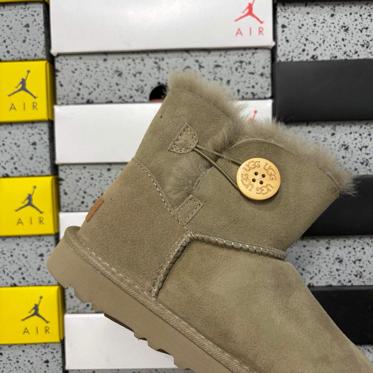 UGG Button-Detail Short Boots – Antelope Brown