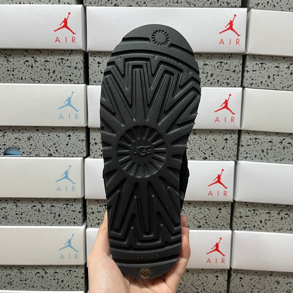 UGG Chunky Lace-Up Sneakers – Black | 4032