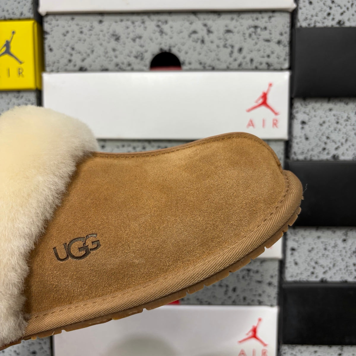 UGG Fluffy-Collar Mule Slippers – Chestnut | 2550