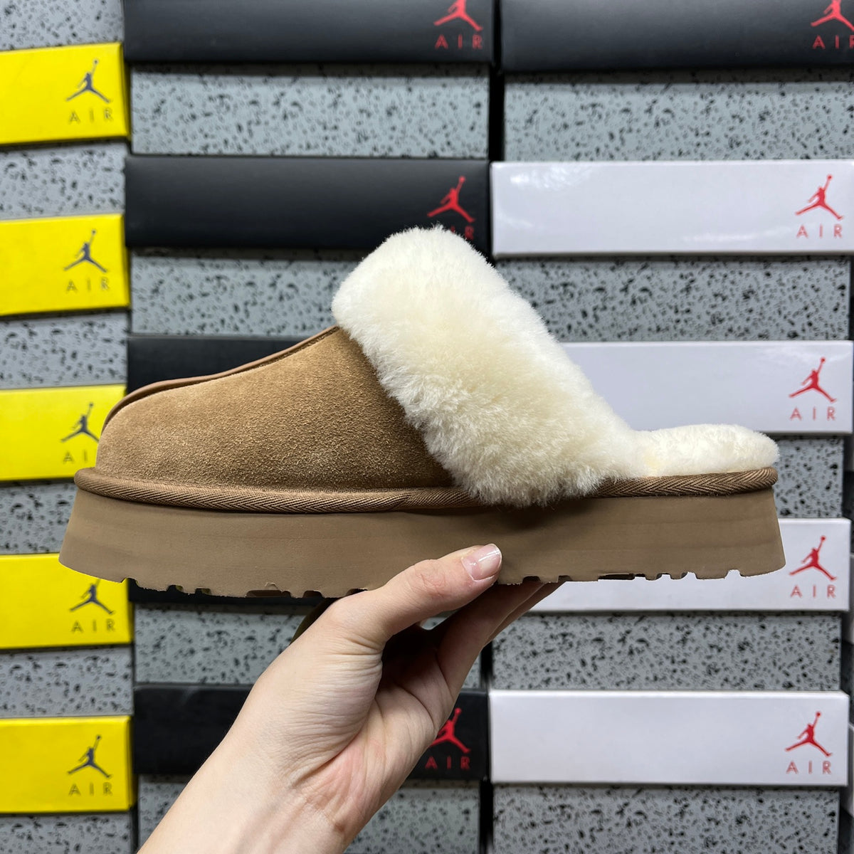 UGG Platform Slippers – Chestnut & Cream
