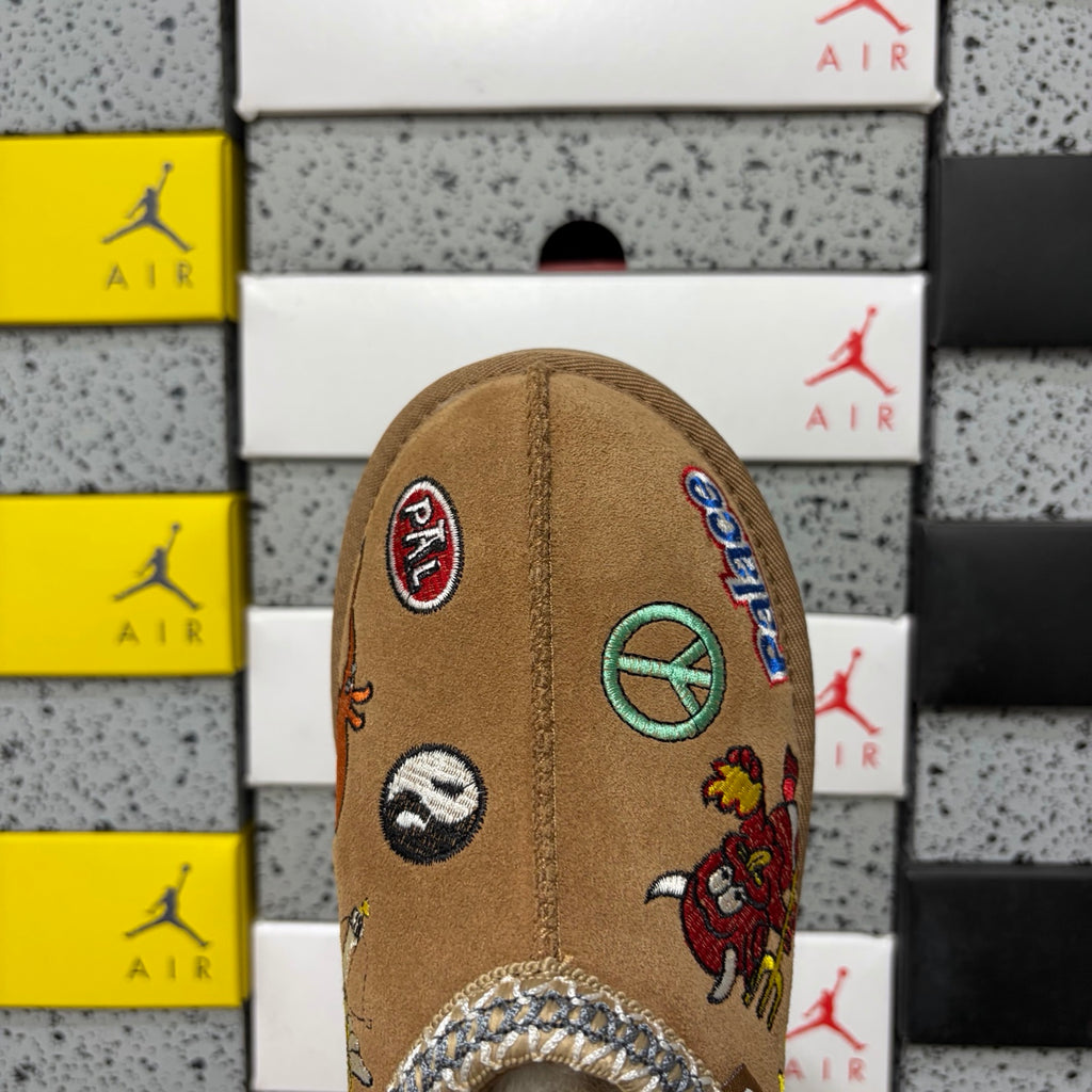 UGG Cartoon Embroidered Slip-On Shoes – Chestnut | 2553