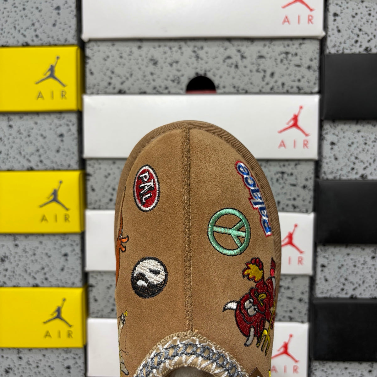 UGG Cartoon Embroidered Slip-On Shoes – Chestnut | 2553