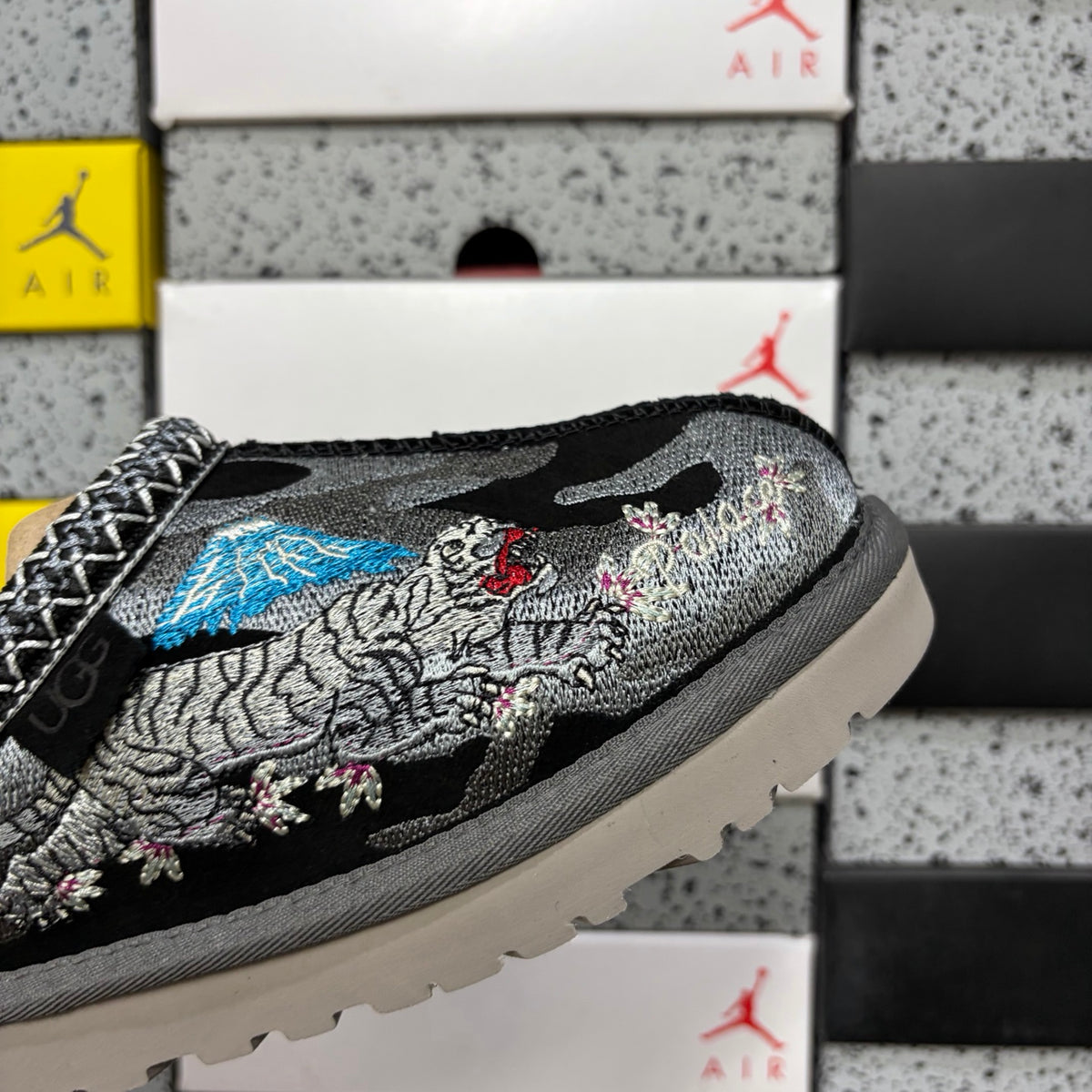UGG Dragon & Tiger Embroidered Slip-On Shoes – Black | 2553