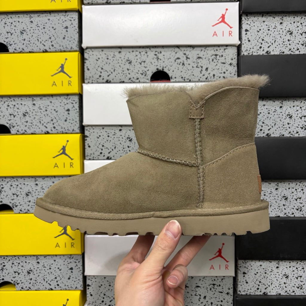 UGG Button-Detail Short Boots – Antelope Brown