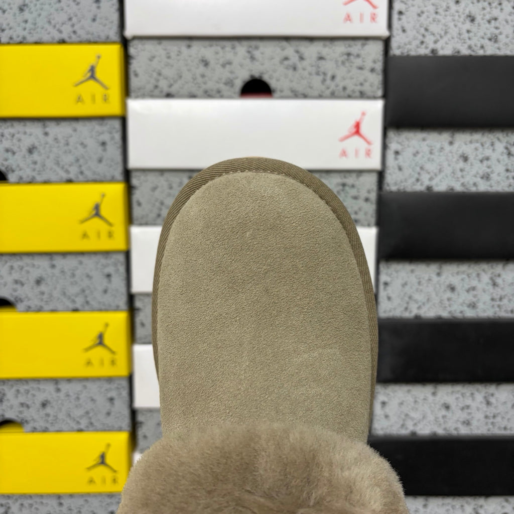 UGG Fluffy-Collar Platform Slip-On Shoes – Brown | W1166733