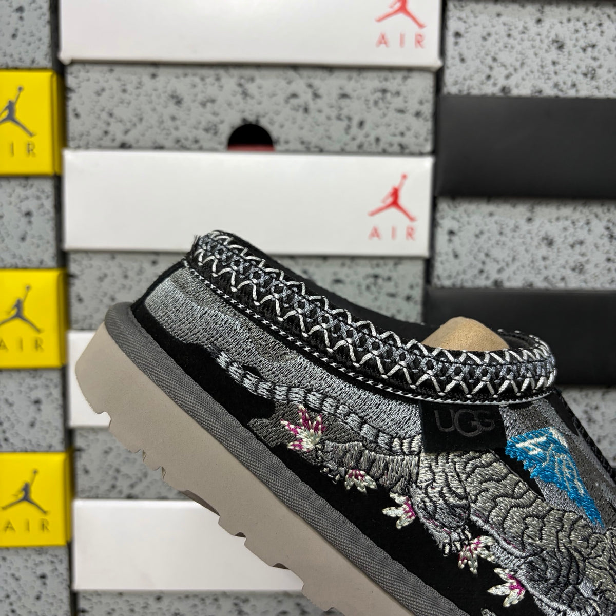 UGG Dragon & Tiger Embroidered Slip-On Shoes – Black | 2553