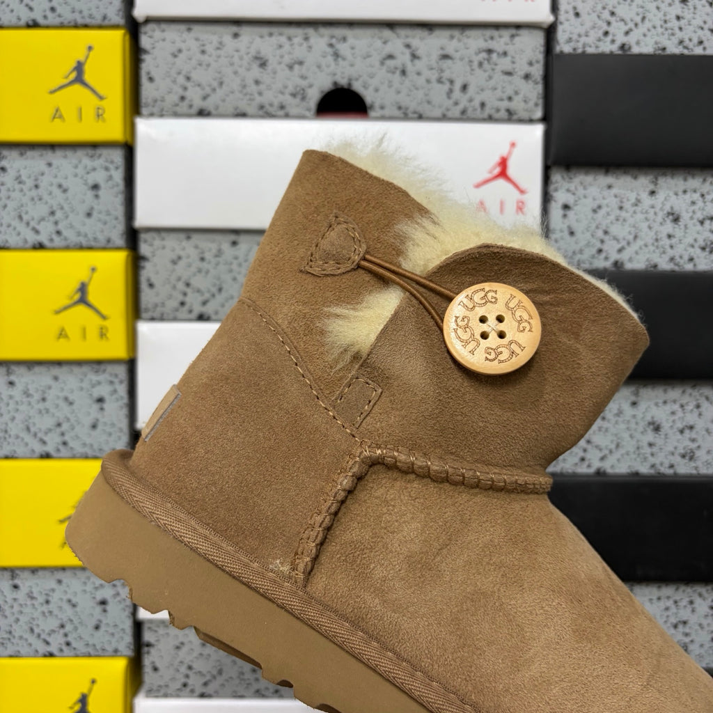 UGG Button-Detail Short Boots – Chestnut