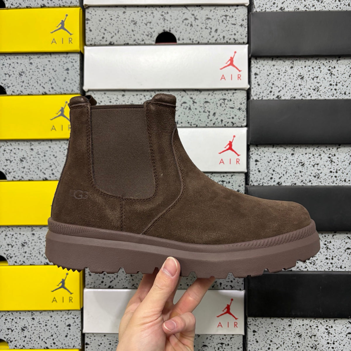UGG Chunky-Sole Chelsea Boots – Chocolate | 2050