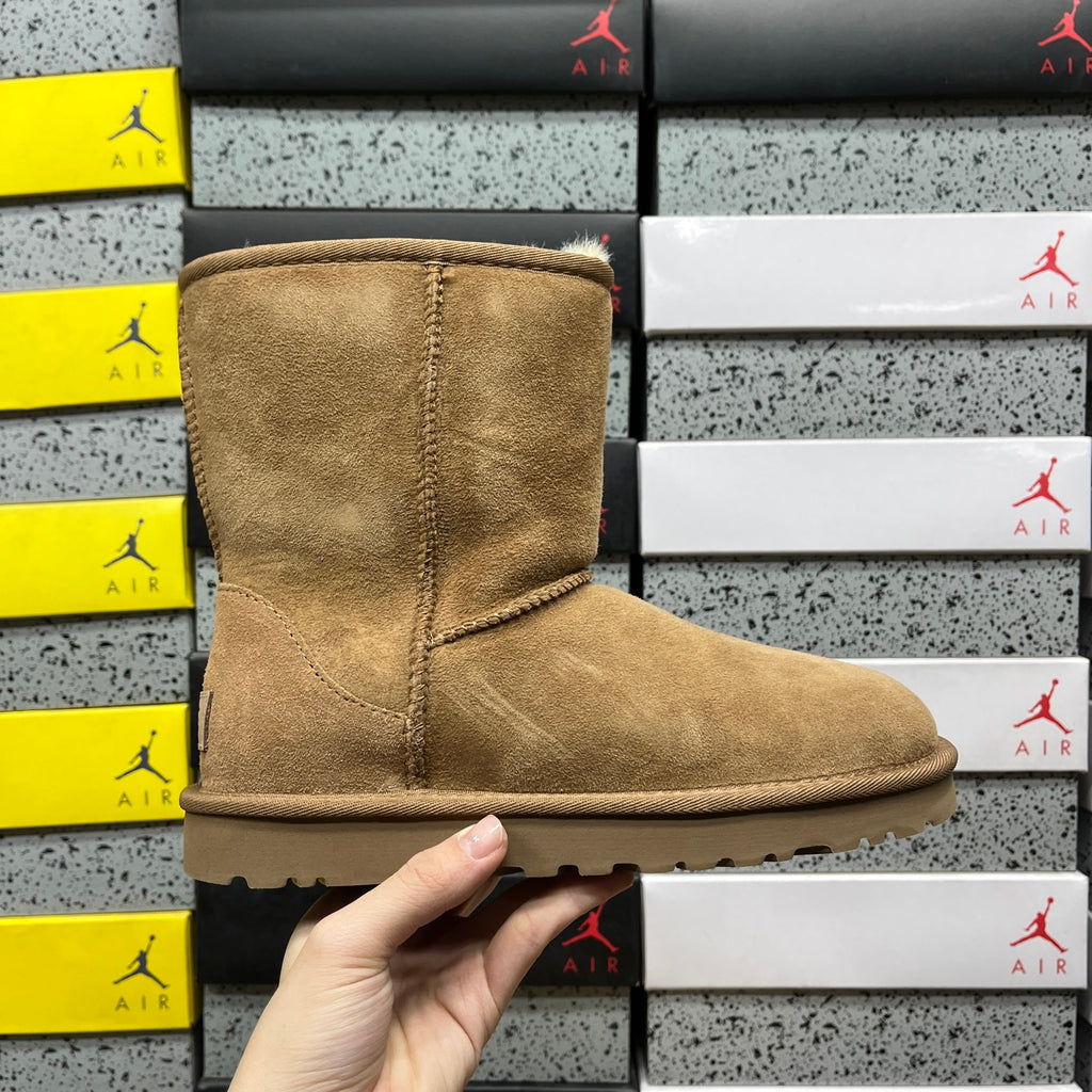 UGG Classic Short Boots – Chestnut
